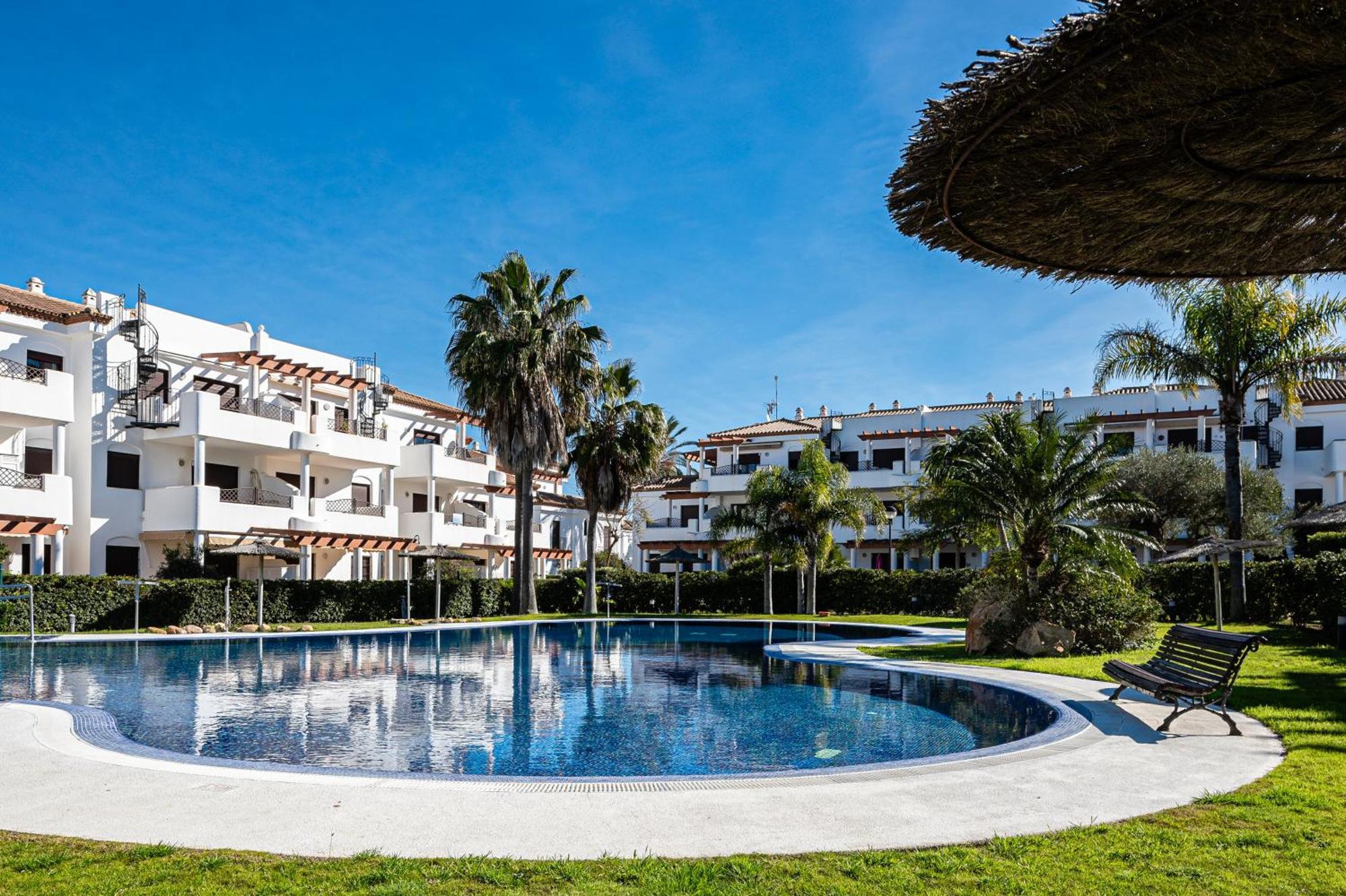 Apartamento Familiar Muy Soleado Cerca De La Playa Y Parking Incluido شيكلانا دي لا فرونتيرا المظهر الخارجي الصورة